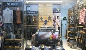 廠(chǎng)價(jià)直銷(xiāo)韓版時(shí)尚百搭磨破牛仔褲熱銷(xiāo)爆版